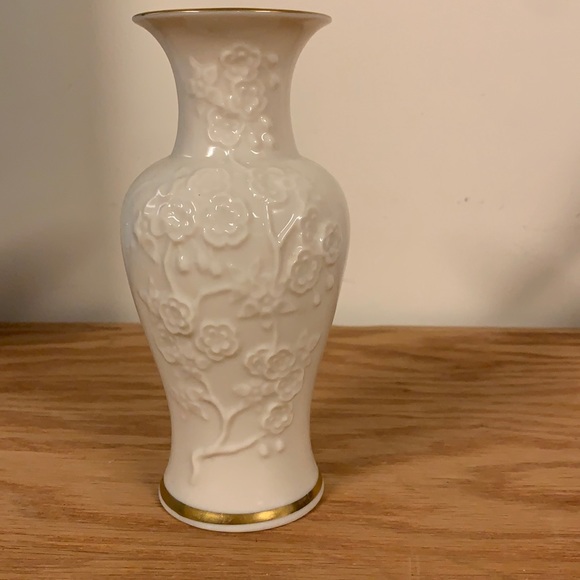 Lenox Ming Blossom Vase - Picture 1 of 4